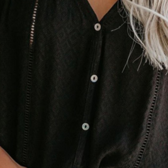 🆕️ Women's Black Bell Sleeve Tops L-XL - Picture 9 of 9